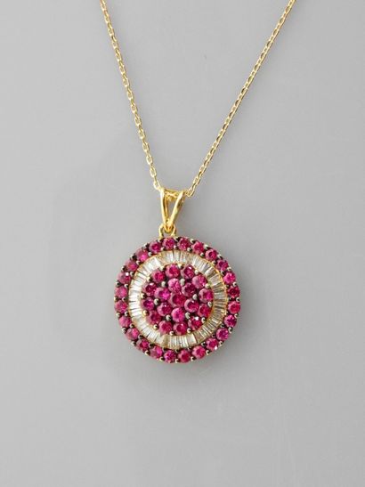 null Diamond chain and round pendant in yellow gold, 750 MM, covered with rubies...