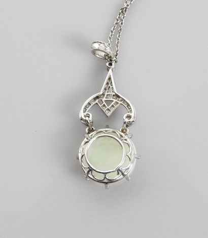 null Modern chain and pendant in white gold, 750 MM, set with a round opal weighing...