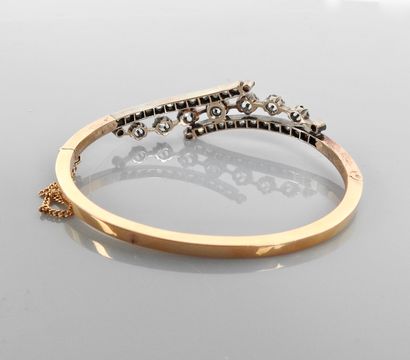 null Round, rigid, opening bracelet in yellow gold 750MM and silver 925 MM, foliated...