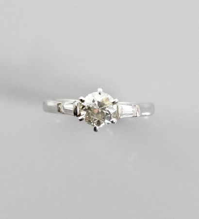 null Solitaire ring in white gold, 750 MM, set with a diamond weighing 0.90 carat...