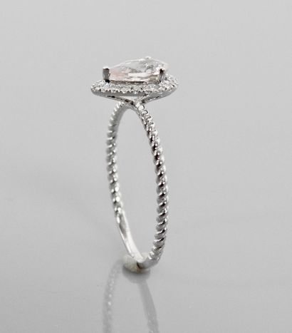 null White gold solitaire ring, 750 MM, set with a pale pear-cut sapphire weighing...