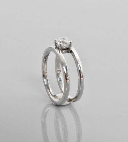 null Bague en or gris, 750 MM, ornée d'un diamant octogonal pesant 0,43 carat accompagné...