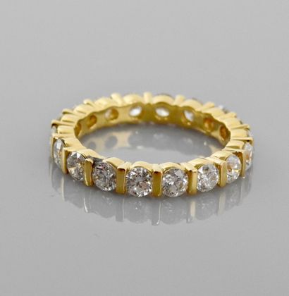 null Alliance en or jaune, 750 MM, soulignée dix huit diamants taille brillant, total...