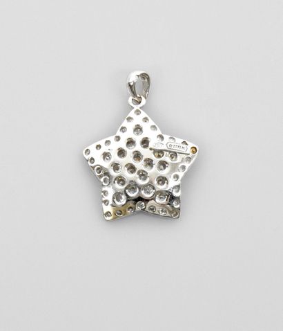 null Pendant drawing a star in white gold, 750 MM, covered with diamonds, total 1.40...