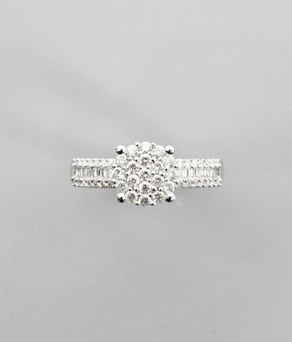 null Bague ' Anneau ' en or gris, 750 MM, ornée de diamants taille baguette et taille...