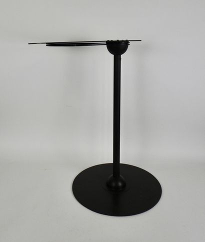 null Pierre Chareau (1883-1950) after

Side table model SN9 in black lacquered metal

The...