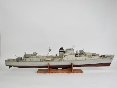 null Navy

Exhibition model of a French Navy ship in grey and brown

L 101 cm

Small...