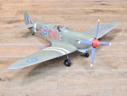 null 
Aviation Maquette de Spitfire MK VB 40 sqd "ile de France" Bois peint, joli...