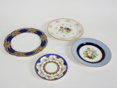 null Set of 4 Sevres porcelain plates

Various periods and states