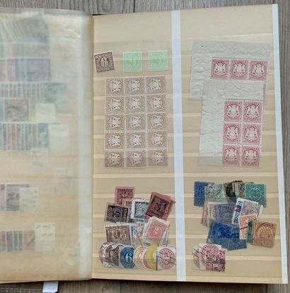 null 2 World Stamp Albums including Germany (2nd war), Russia, Chile, Egypt, Italy,...