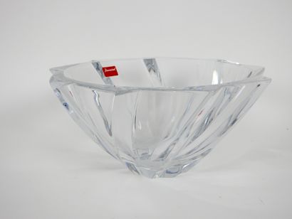 null Baccarat

Creation of Thomas Bastide

Crystal bowl with cut sides 

Signed on...