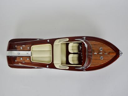 null Marine

Exhibition model of a riva Aquarama

Varnished wood

L 52 cm

Recent...
