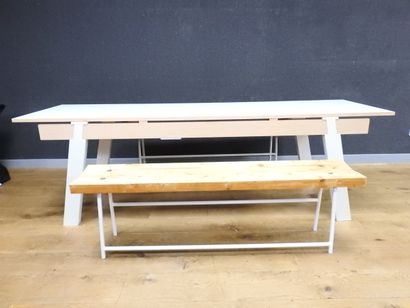 null Romain Jeantet

Large dining room table and its two benches

Wood and white...