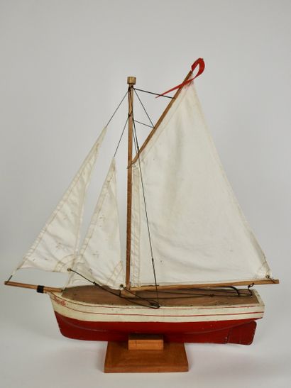 null 
Marine




Jolie maquette jouet dit bateau de bassin -travail artisanal nommée...