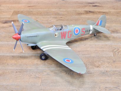 null 
Aviation Maquette de Spitfire MK VB 40 sqd "ile de France" Bois peint, joli...