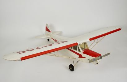 null 
Aviation Maquette de Piper Cub J3 en bois peint rouge et blanc Travail artisanal...