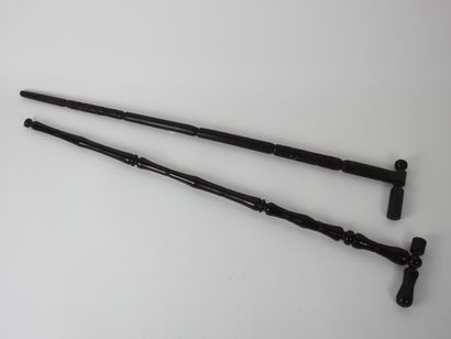 null Set of 2 wooden canes (90 cm each).