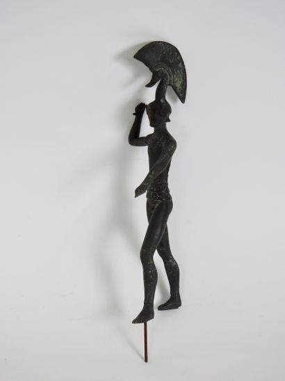 null Guerrier de style etrusque

Bronze

H 29 cm