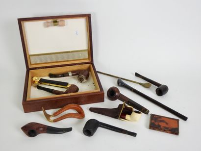 null 
Lot of pipes in various materials and periods




A cigar humidor is attached



THE...