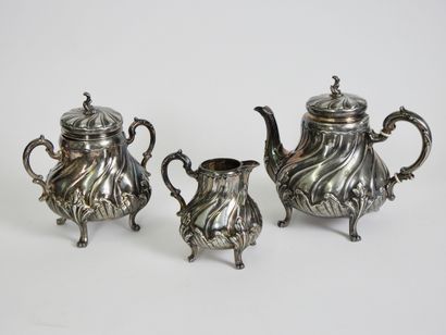 null A three-piece silver-plated tea service with twisted ribs and leaves

Insert...