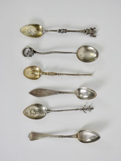null 
Set of 7 silver spoons 800/000 "souvenir of a trip

Weight : 91 g
