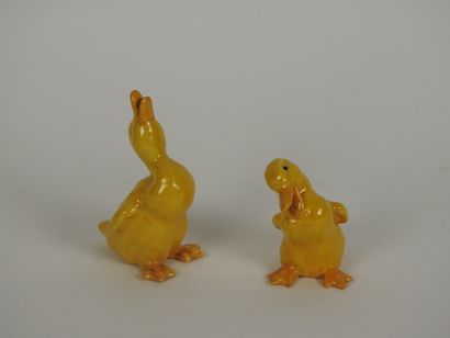 null Edmond Lachenal (1855-1948)

Pair of porcelain ducks signed 

H 11 and 9 cm