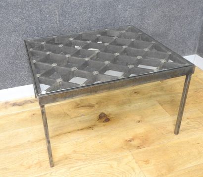 null Openwork metal coffee table with glass top

H 50 cm