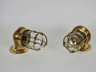 null Marine

Pair of brass gangway lights with original glass and explosion proof...
