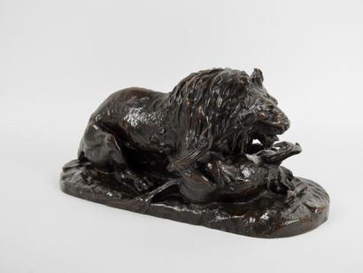 null Christophe Fratin (1801-1864)

Lion haletant tenant un gnou

Epreuve en bronze...