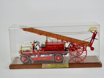 null Automobile

Maquette de camion de pompiers anglais Dennis 1914

Dennis auto-pompe...