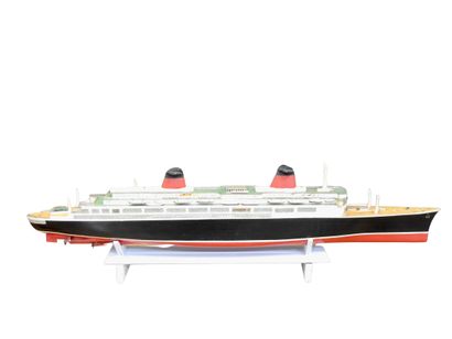 null Marine

Exhibition model of the liner France

Painted wood

L 150 cm

White...