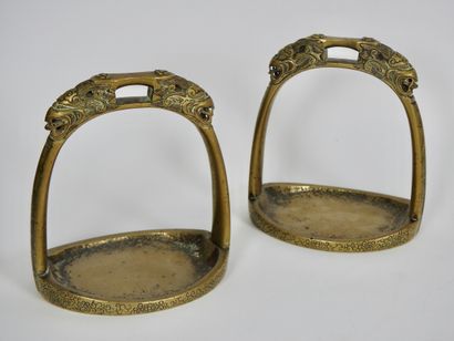 null Tibet 

Gilded bronze stirrups

H 17 cm