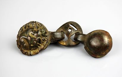 null Clavandier à décor de tête de lion

Bronze 10 cm

Période médiévale