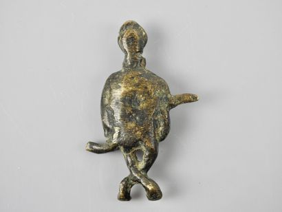 null Female statuette with a very stylized face.

H :8,5cm.work in the taste of the...