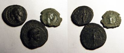 null Trois monnaies coloniales romaines.Bronze.