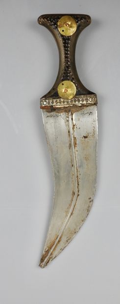 null Jamiya dagger with horn fmanche and amulets.

South Arabia.pre-war years.as...