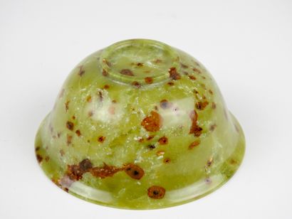 null Coupe en pierre verte tachetée jade ou serpentine.

Chine.XIX-XXème.

D :env...