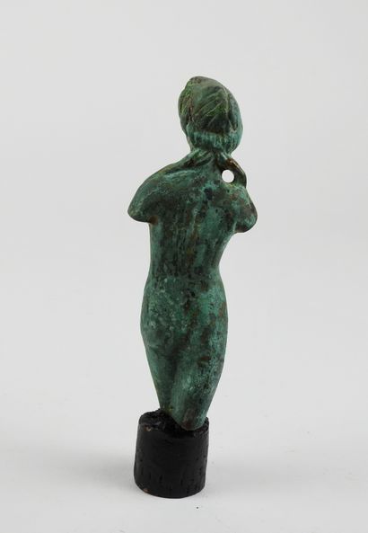 null Statuette de la Déesse Vénus.Bronze patiné,manques visibles en l’état.Style...