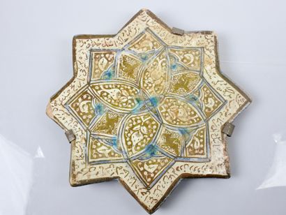 null Octagonal tile, polychrome ceramic, floral decoration, in the state.

L :19...