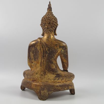 null Statuette de Bouddha assis en posture de prise de la terre à témoin. Bronze...