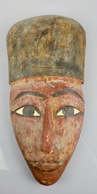 null Mask of sarcophagus.

Polychrome painting, as is.

H :29cm.