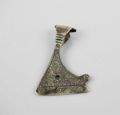 null Hache amulette votive.

Viking de l’Est.Argent orné.

L :14cm. 300/400