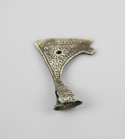 null Hache amulette votive.

Viking de l’Est.Argent orné.

L :14cm. 300/400