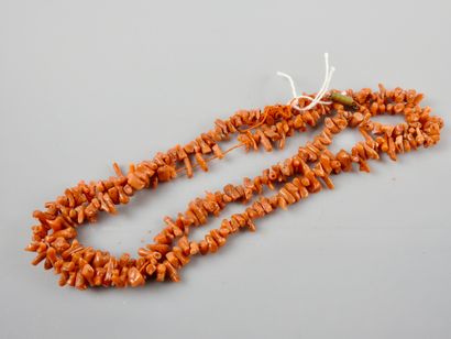 null Noble coral necklace.

North Africa.

L :approx 30cm.