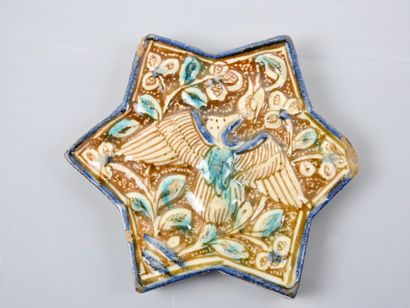null Octagonal tile.bird decoration.polychrome glaze.

Persia.XVII-XIXès.L :21cm...