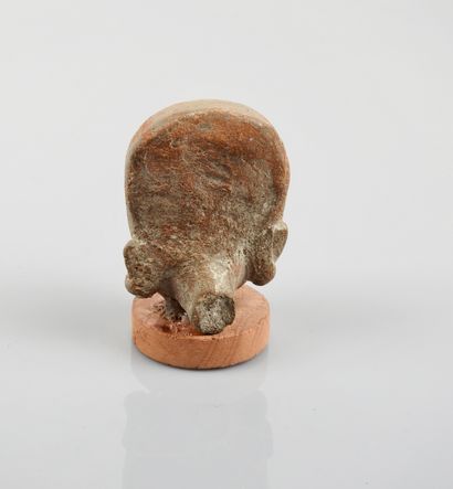 null Grande tête de prêtre au crâne rasé de la culture teotihuacan en terre cuite.en...