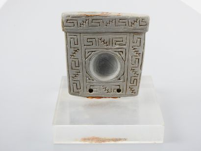 null Mirror or make-up palette.

Chavin style.

As is.Ornate stone.Object of prestige...