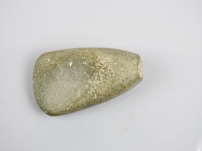 null Hache polie.Diorite.

Néolithique.L:8,5cm.