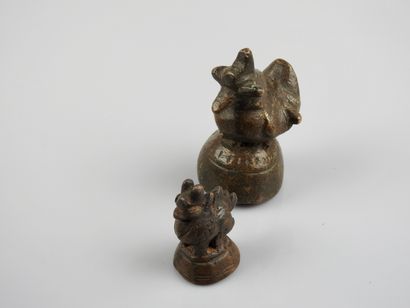 null Deux poids à peser :Coq et canard.Bronze.XVII-XIXès.

H :4 à 6,5cm
