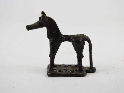 null Greek style horse seal, patinated zinc alloy, H :7cm.